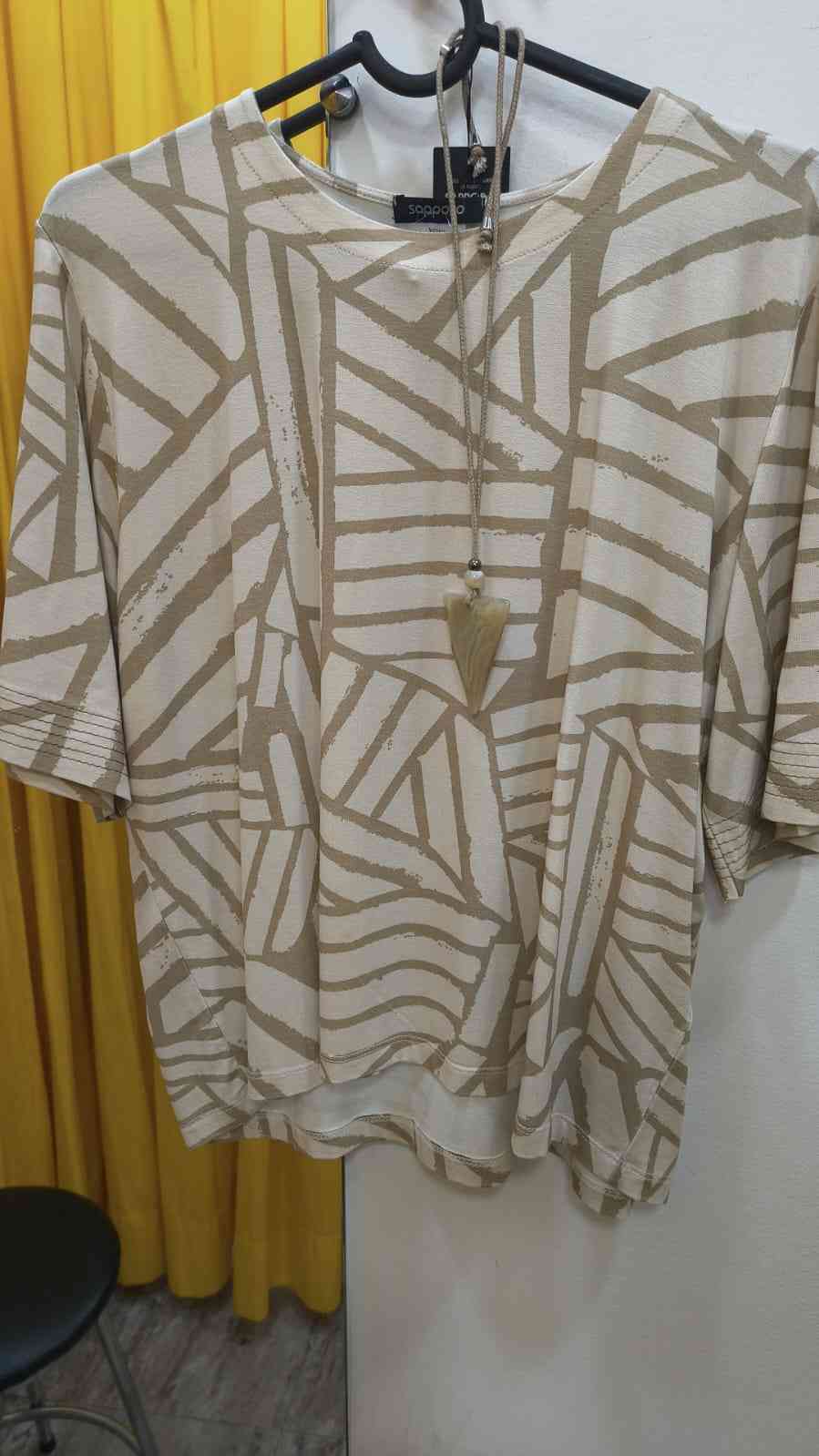 25BL.MC ESTAMP. PESPONTO MANGA CRU/BEJE